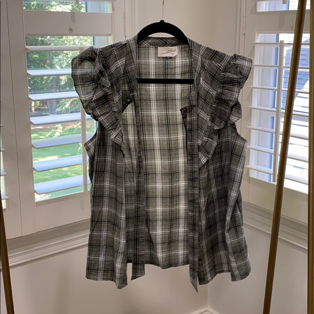 Sleeveless blouse